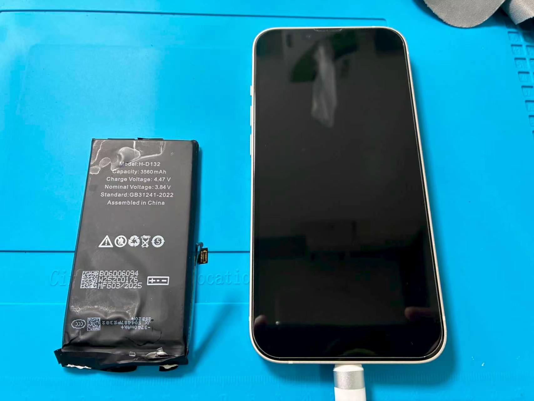 神戸市からお越しのお客様よりiPhone1３のバッテリー交換をご依頼いただきました！